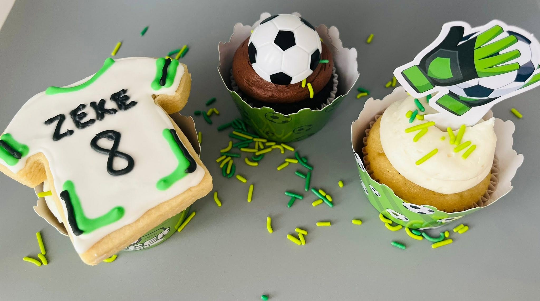 Graduation party cupcakes